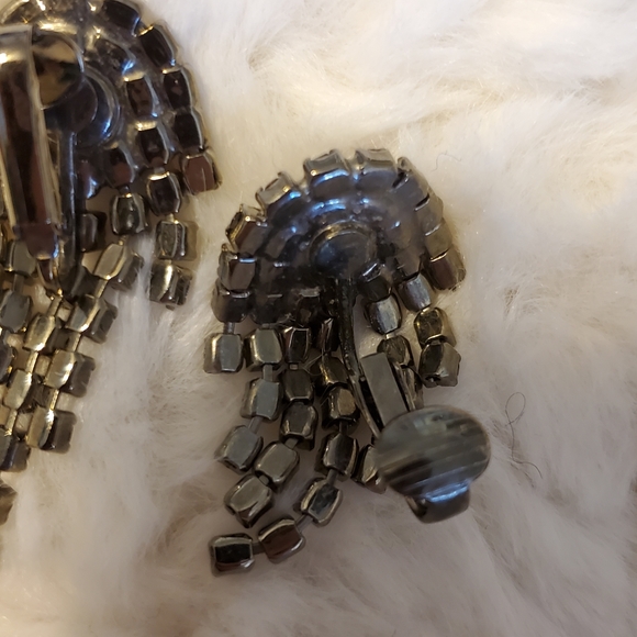 Vintage gunmetal clip-on earrings with black rhinestones - Picture 11 of 13